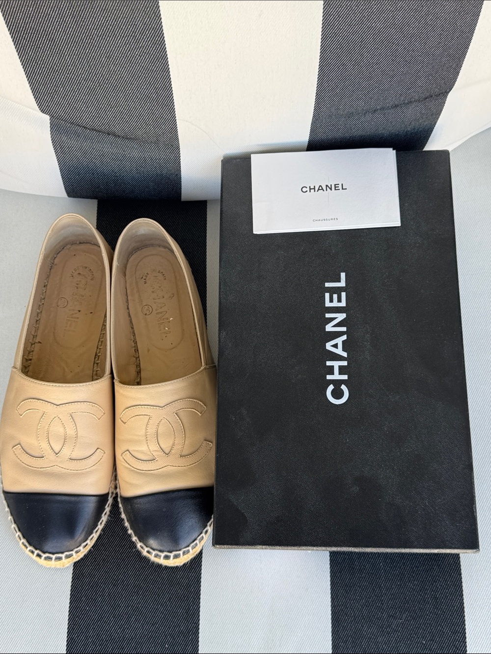 CHANEL Beige Leather Espadrilles with Black Toe Cap (pre-loved: very good) - Picture 10 of 10